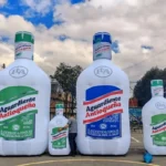 Qué es un dummy inflable y para qué se usa en publicidad 6 botellas aguardiente antioqueno en exterior